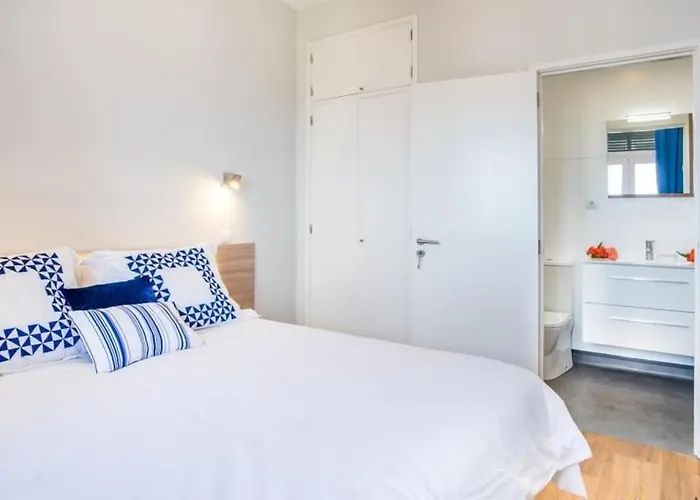 Modern And Cozy * פונשל